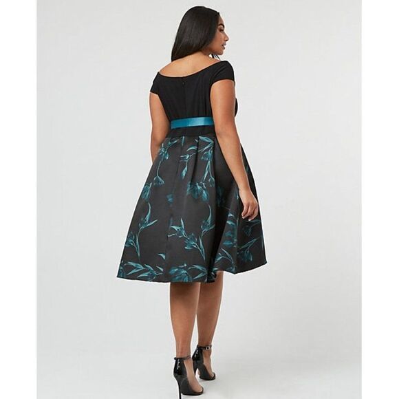 Women Le Chateau Leaf Print Wrap-Like Dress 1X - Picture 2 of 4
